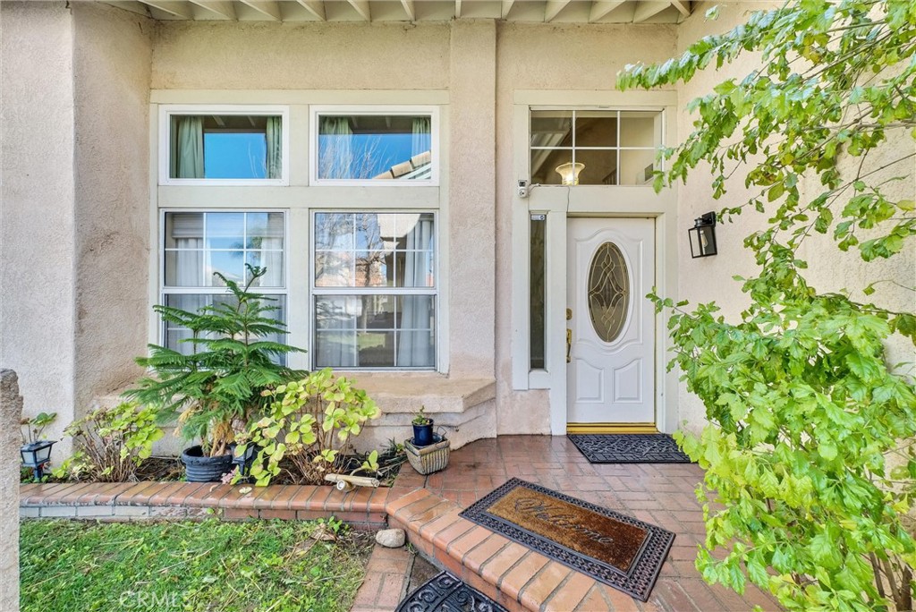 7437 Red Clover Way Highland, CA 92346 - Photo 2 of 33 Come on in