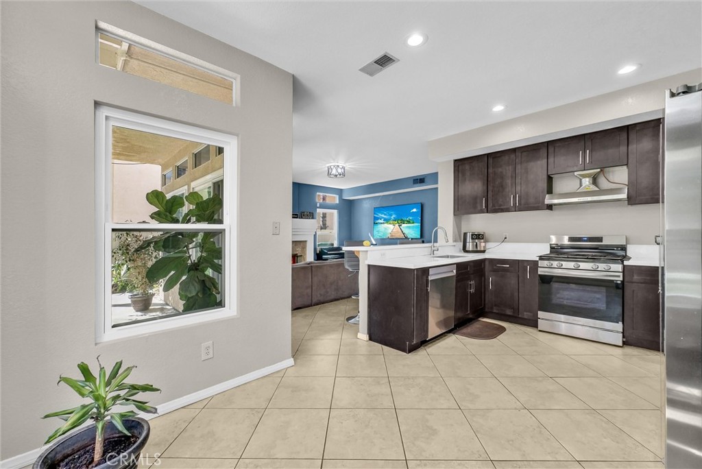 7437 Red Clover Way Highland, CA 92346 - Photo 10 of 33