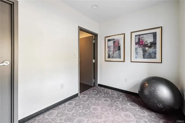 a view of a livingroom with a workspace