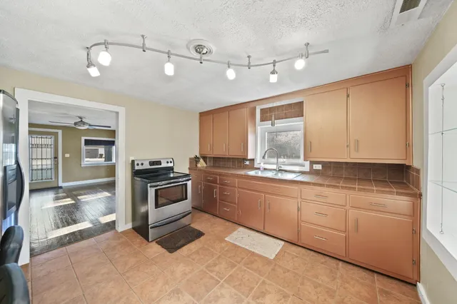 $180,000 | 884 Bryant Avenue, Jackson, MI 49202