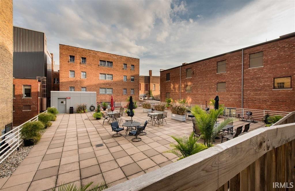 113 West Wayne Street, Unit 202 Fort Wayne, IN 46802 - Photo 3 of 33