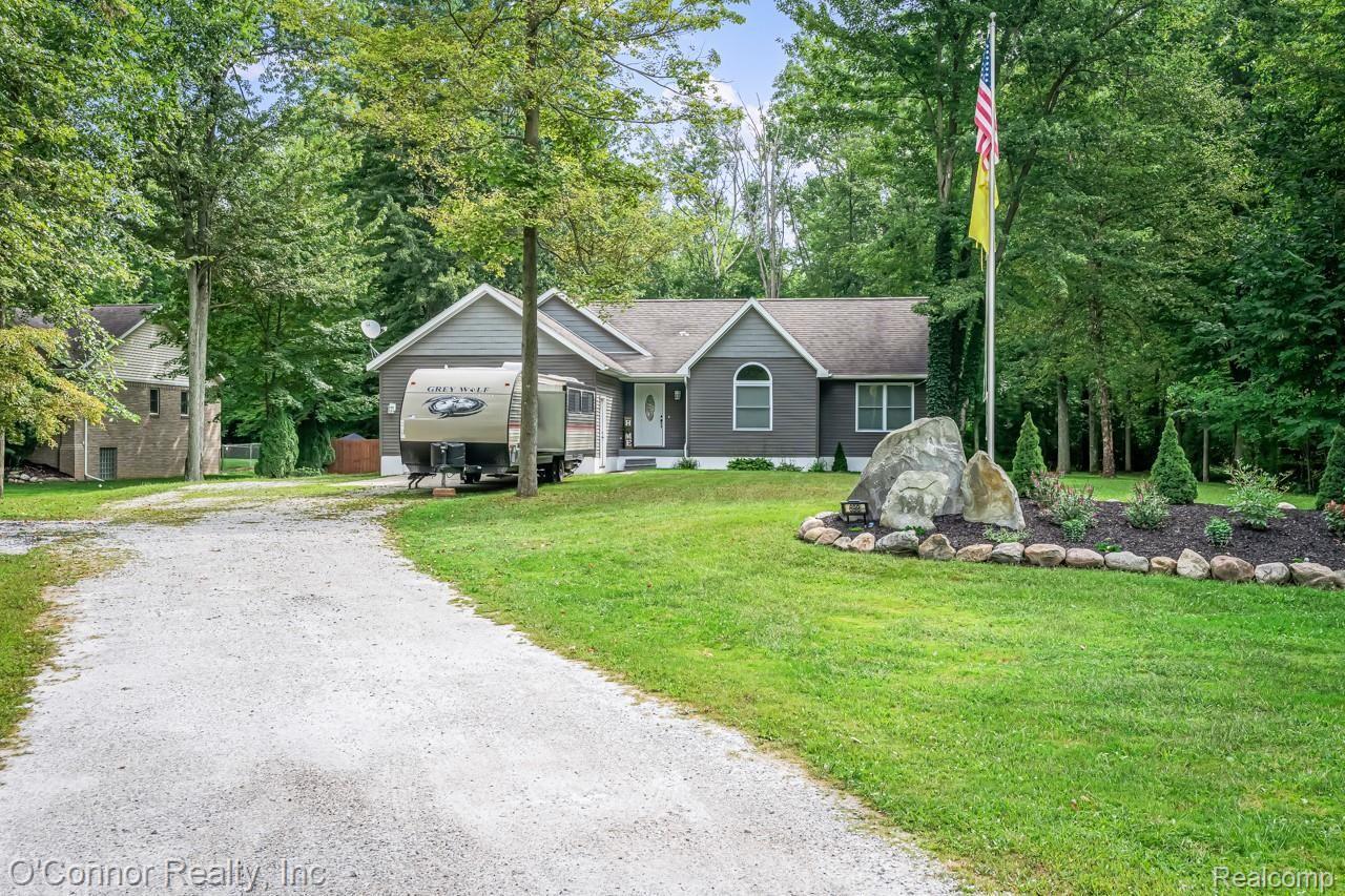 698 Allen Road Smiths Creek, MI 48074 - Photo 3 of 27 689 Allen-1.jpg