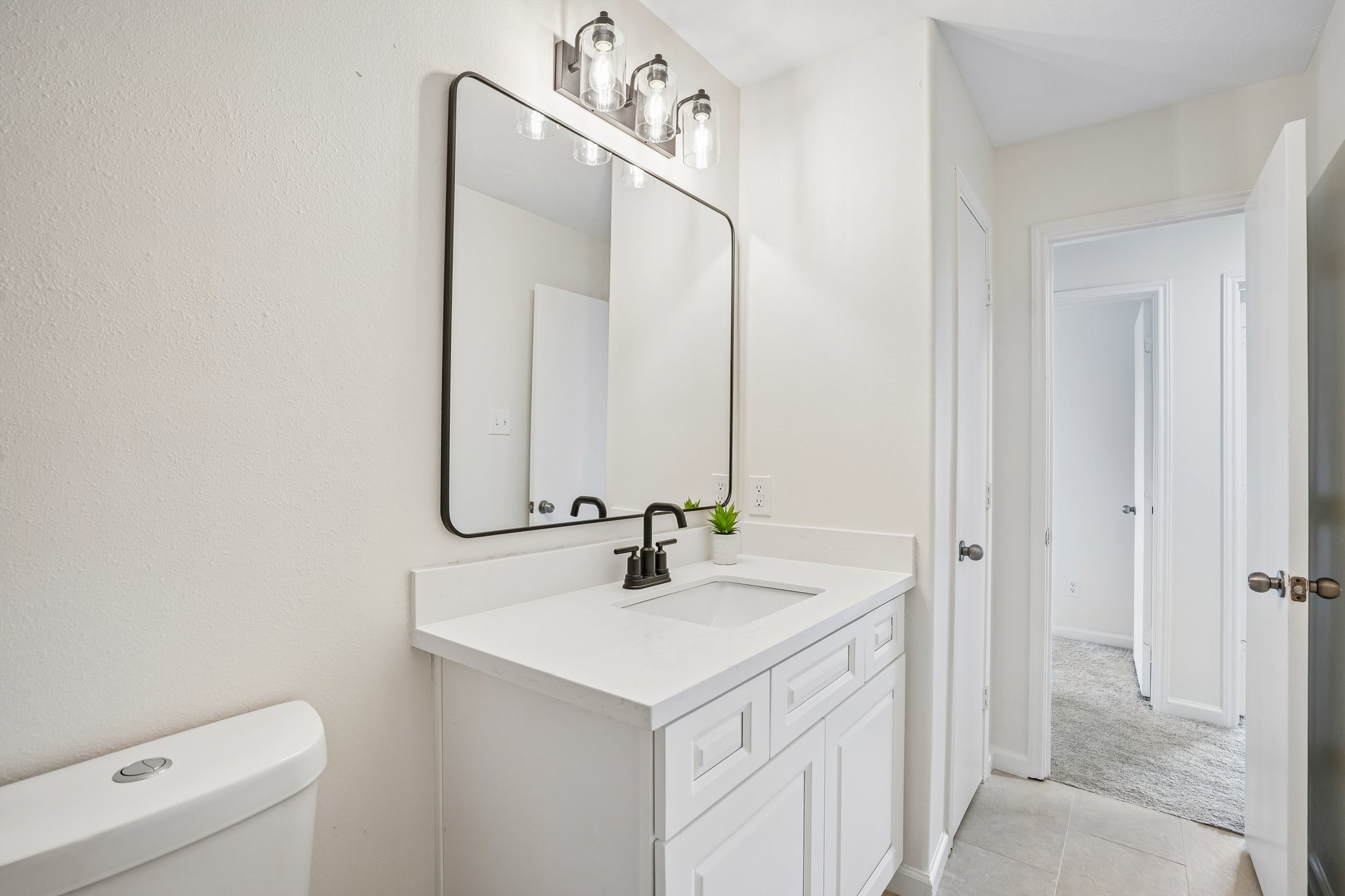 4419 Crossvine Avenue Baytown, TX 77521 - Photo 27 of 38 Another view of the guest bathroom.