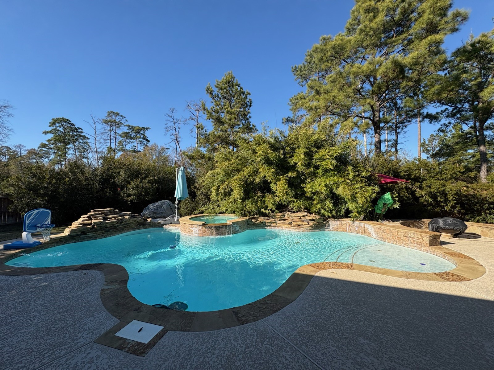 8111 Hideaway Lake Circle Spring, TX 77389 - Photo 43 of 48 a view of a backyard with swimming pool