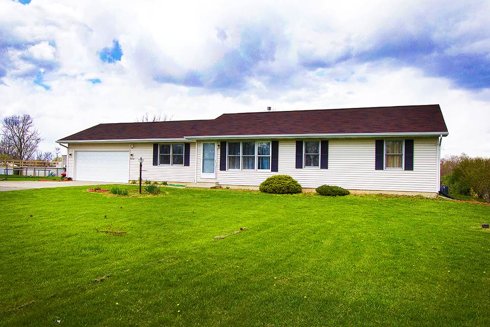 4060 North Sullivan Road Leesburg, IN 46538 - Photo 1 of 13 Gallery Image 1