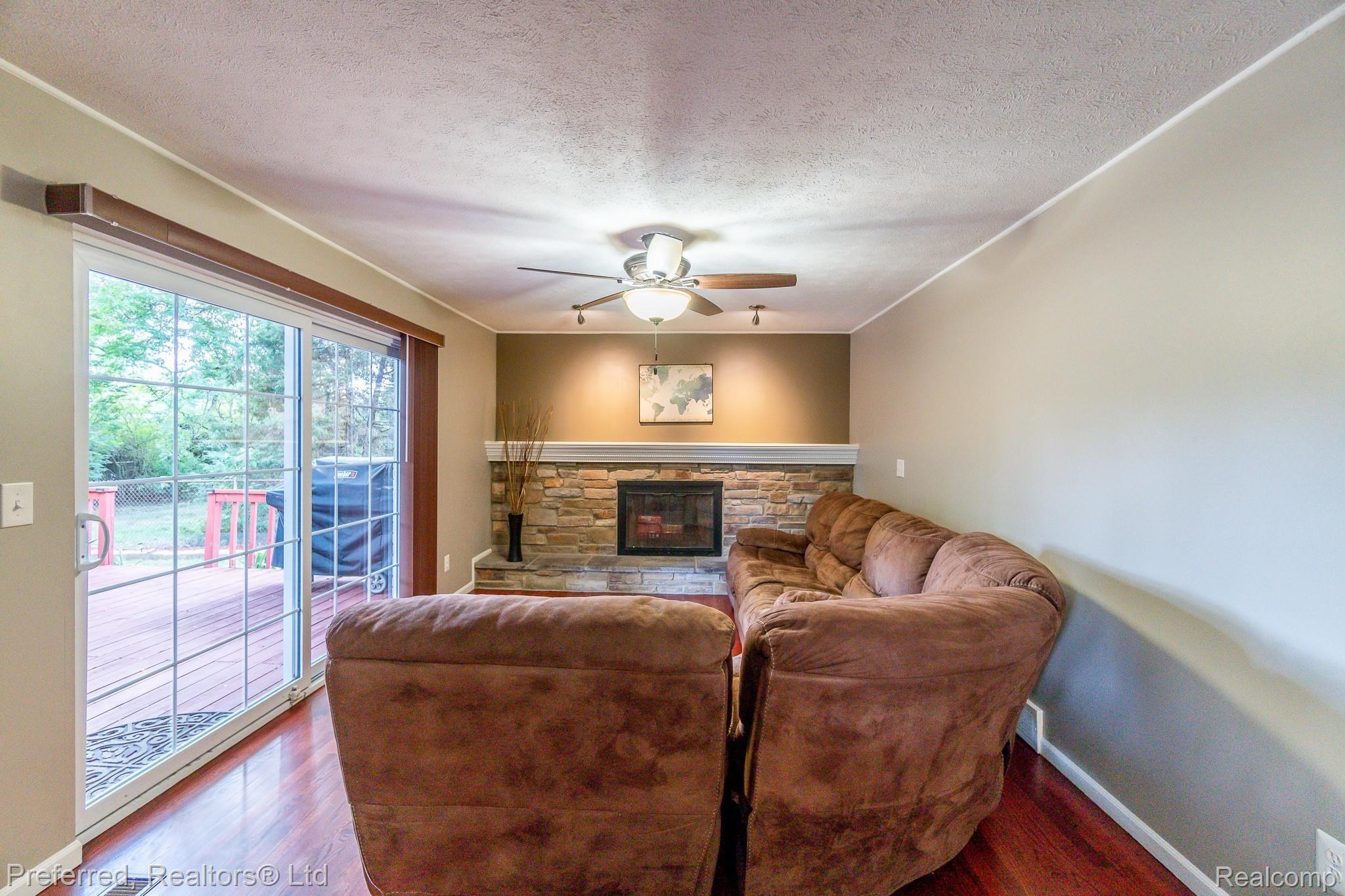 15582 Levan Road Livonia, MI 48154 - Photo 11 of 27 -13.jpg