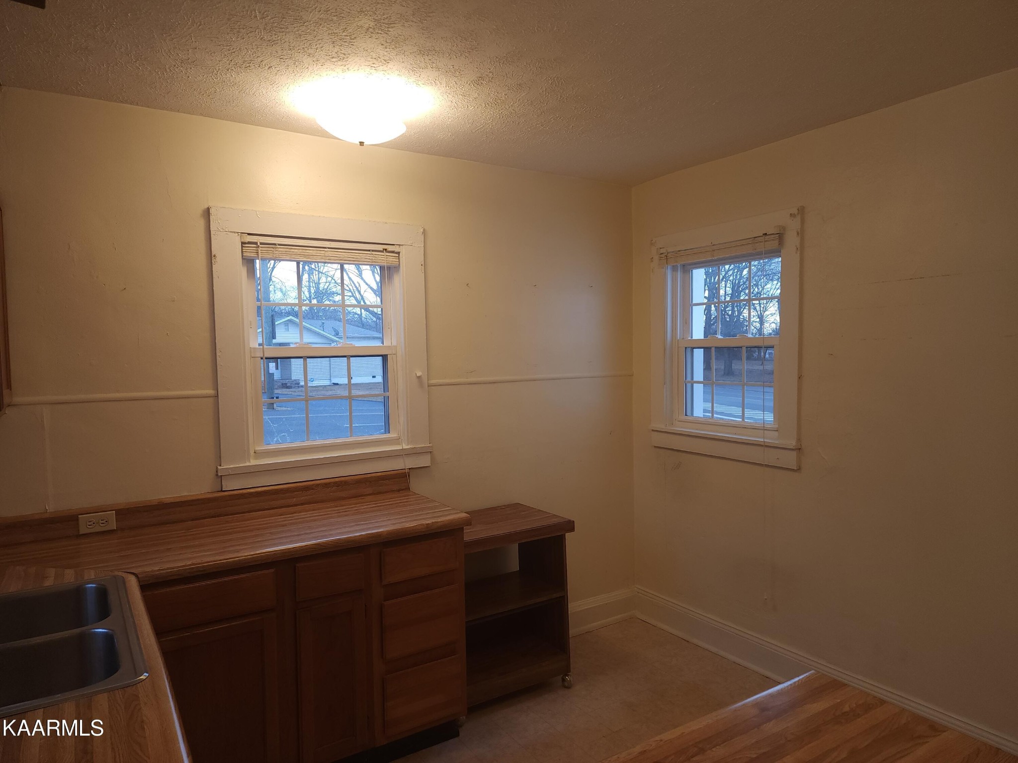 4304 Pleasant Ridge Road Knoxville, TN 37912 - Photo 8 of 15 Gallery Image 8