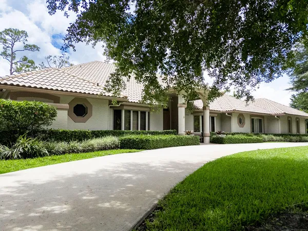 $2,150,000 | 13406 Doubletree Circle, Wellington, FL 33414