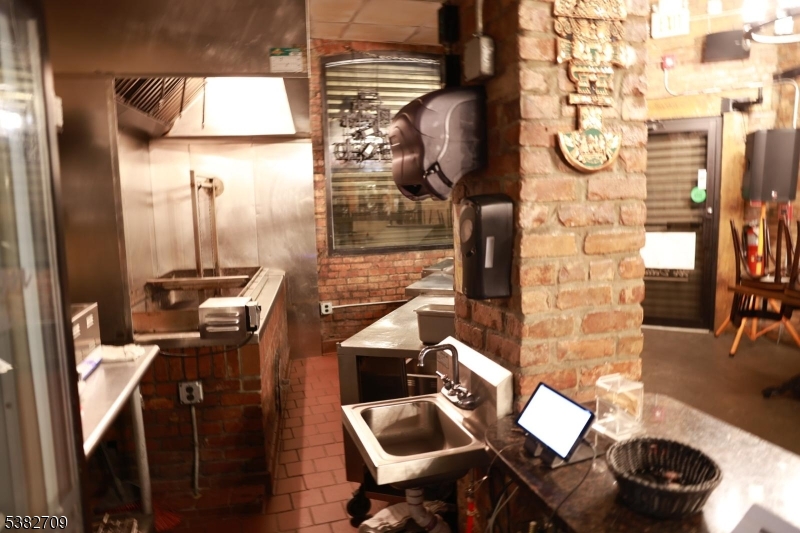 237 Haledon Avenue Haledon, NJ 07508 - Photo 18 of 49