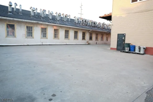 a view of entryway and hall