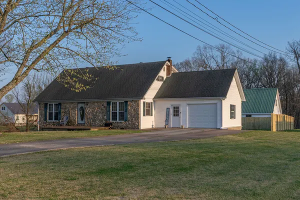 $249,900 | 103 Daniel Circle, Collinwood, TN 38450