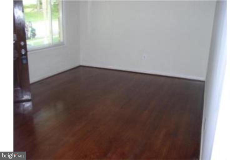 3915 Findley Road Woodbridge, VA 22193 - Photo 2 of 22 Beautiful Hardwood Floors