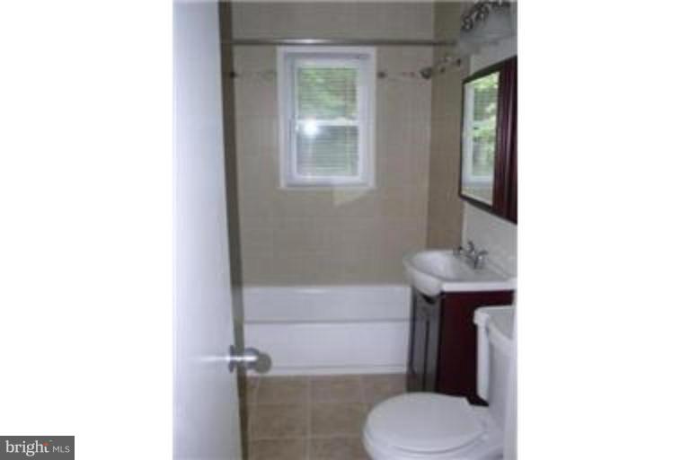 3915 Findley Road Woodbridge, VA 22193 - Photo 11 of 22 Ceramic Tile Bath