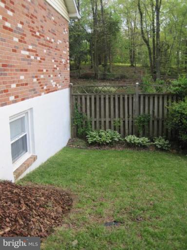3915 Findley Road Woodbridge, VA 22193 - Photo 22 of 22 Side yard view
