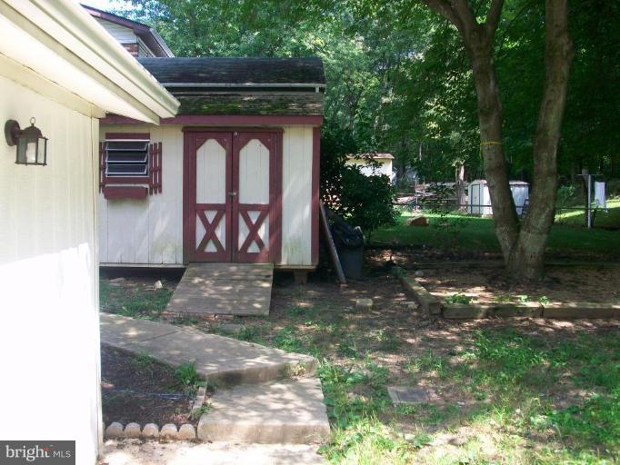 3915 Findley Road Woodbridge, VA 22193 - Photo 6 of 22 Shed