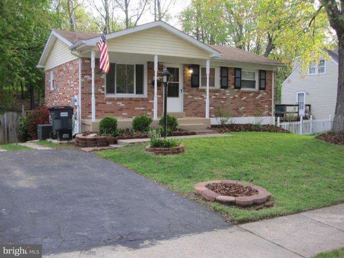 3915 Findley Road Woodbridge, VA 22193 - Photo 9 of 22 Brick & Siding