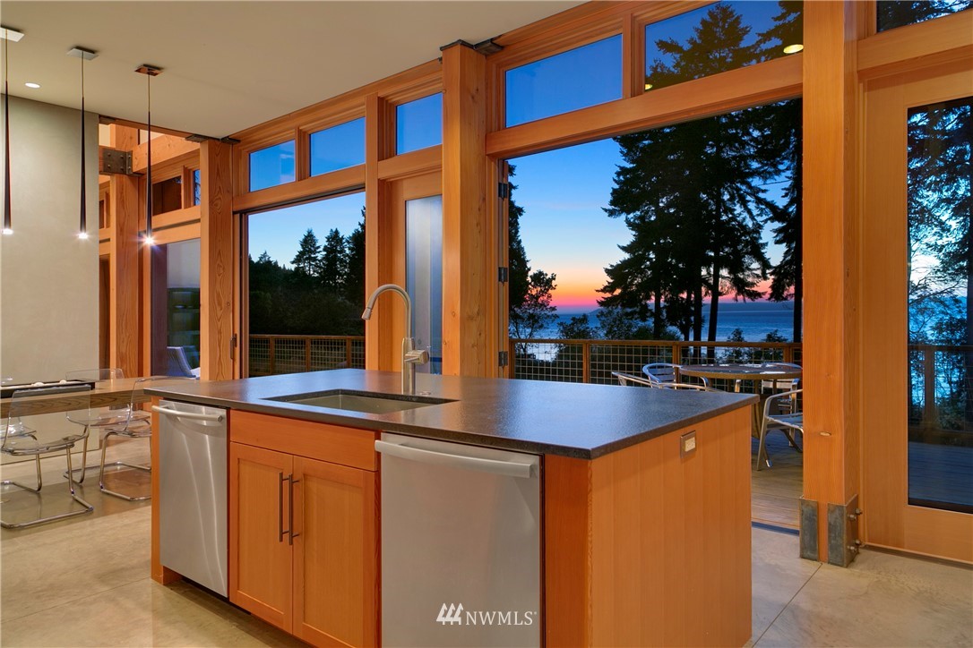 4669 Saratoga Road Langley, WA 98260 - Photo 7 of 23 Gallery Image 7
