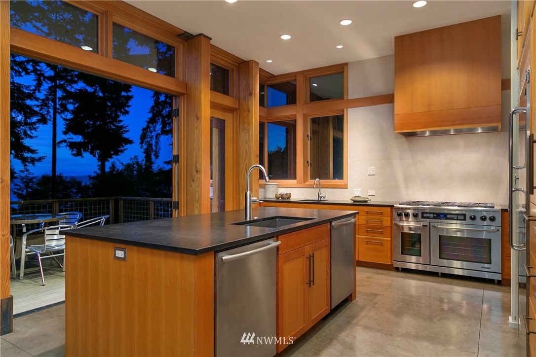 4669 Saratoga Road Langley, WA 98260 - Photo 8 of 23 Gallery Image 8