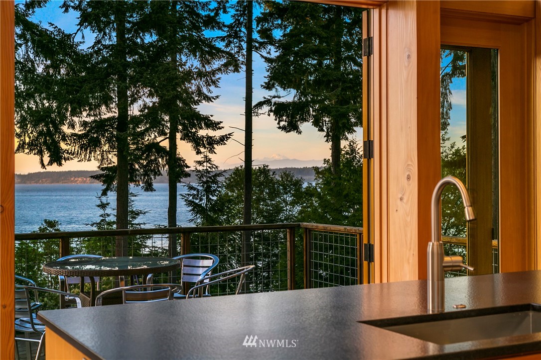 4669 Saratoga Road Langley, WA 98260 - Photo 9 of 23 Gallery Image 9