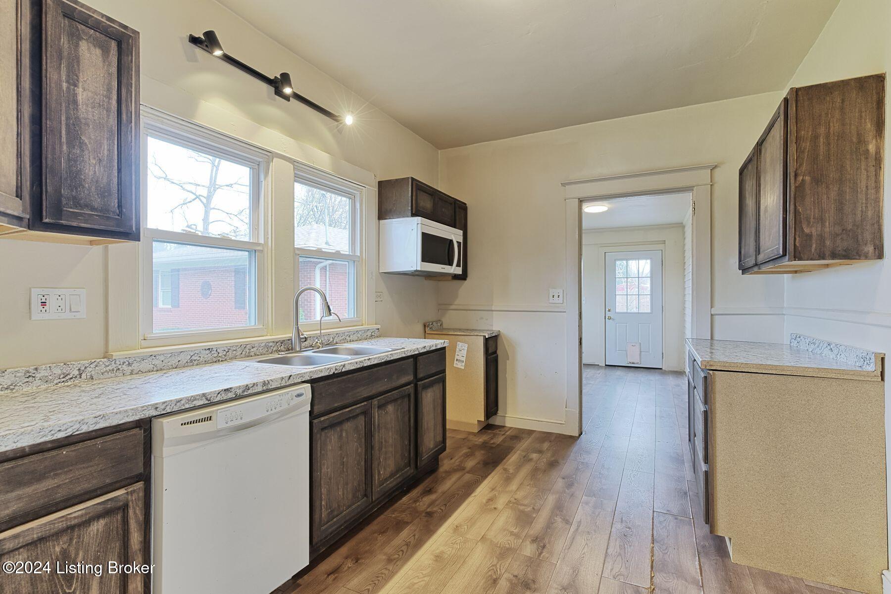 3207 Maple Road Louisville, KY 40299 - Photo 16 of 29 Kitchen
