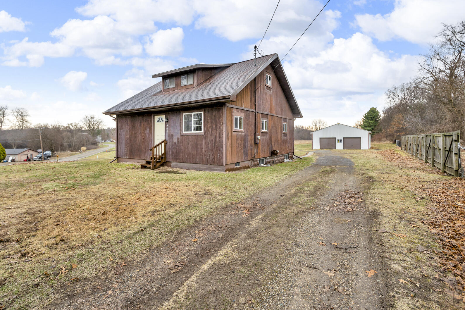 909 Munith Road Jackson, MI 49201 - Photo 1 of 45 0N0A3892