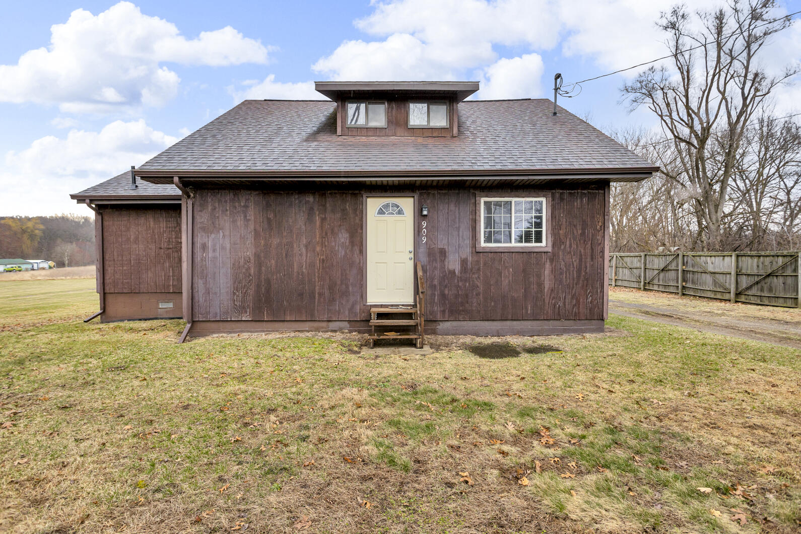 909 Munith Road Jackson, MI 49201 - Photo 3 of 45 0N0A3894