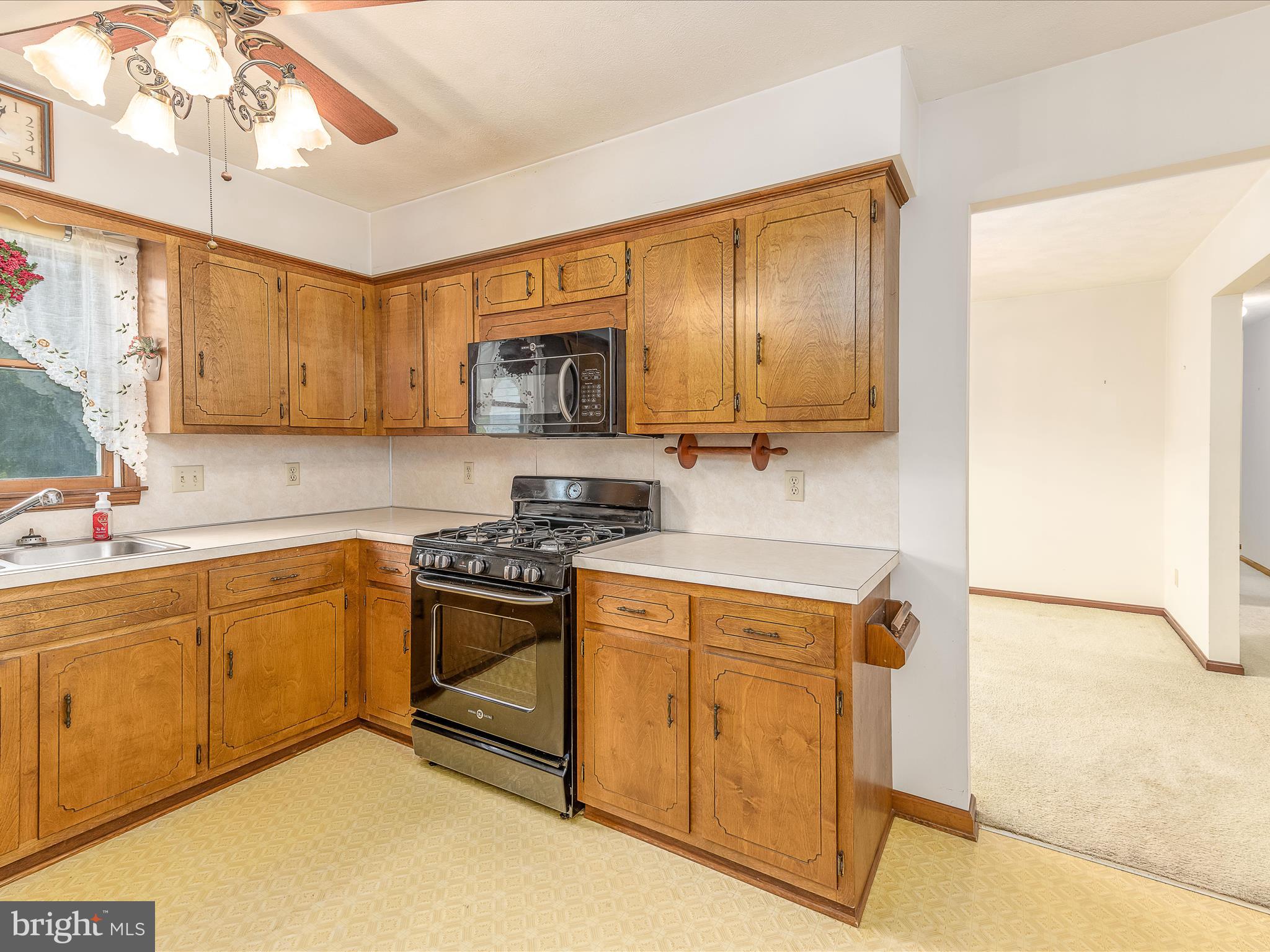 5240 Winchester Grade Road Berkeley Springs, WV 25411 - Photo 11 of 58 Kitchen