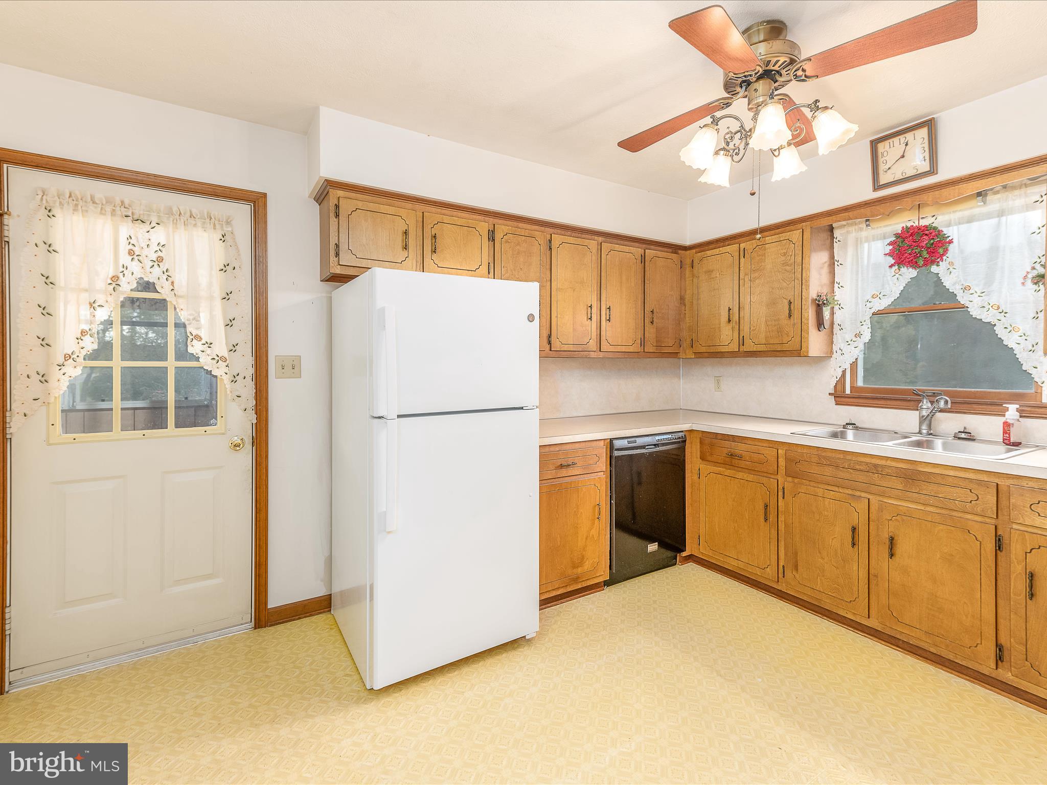 5240 Winchester Grade Road Berkeley Springs, WV 25411 - Photo 12 of 58 Kitchen
