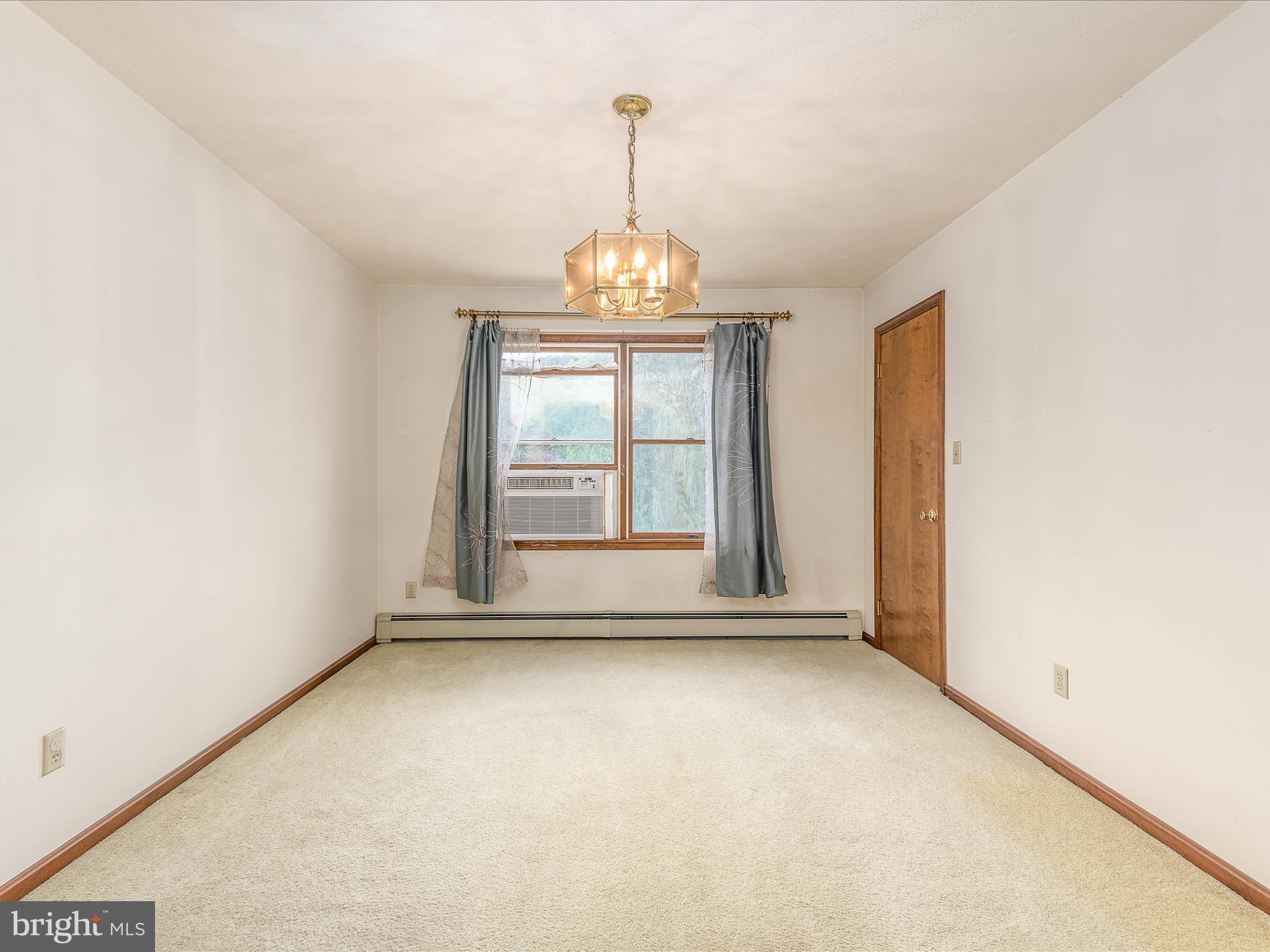 5240 Winchester Grade Road Berkeley Springs, WV 25411 - Photo 8 of 58 Dining Room