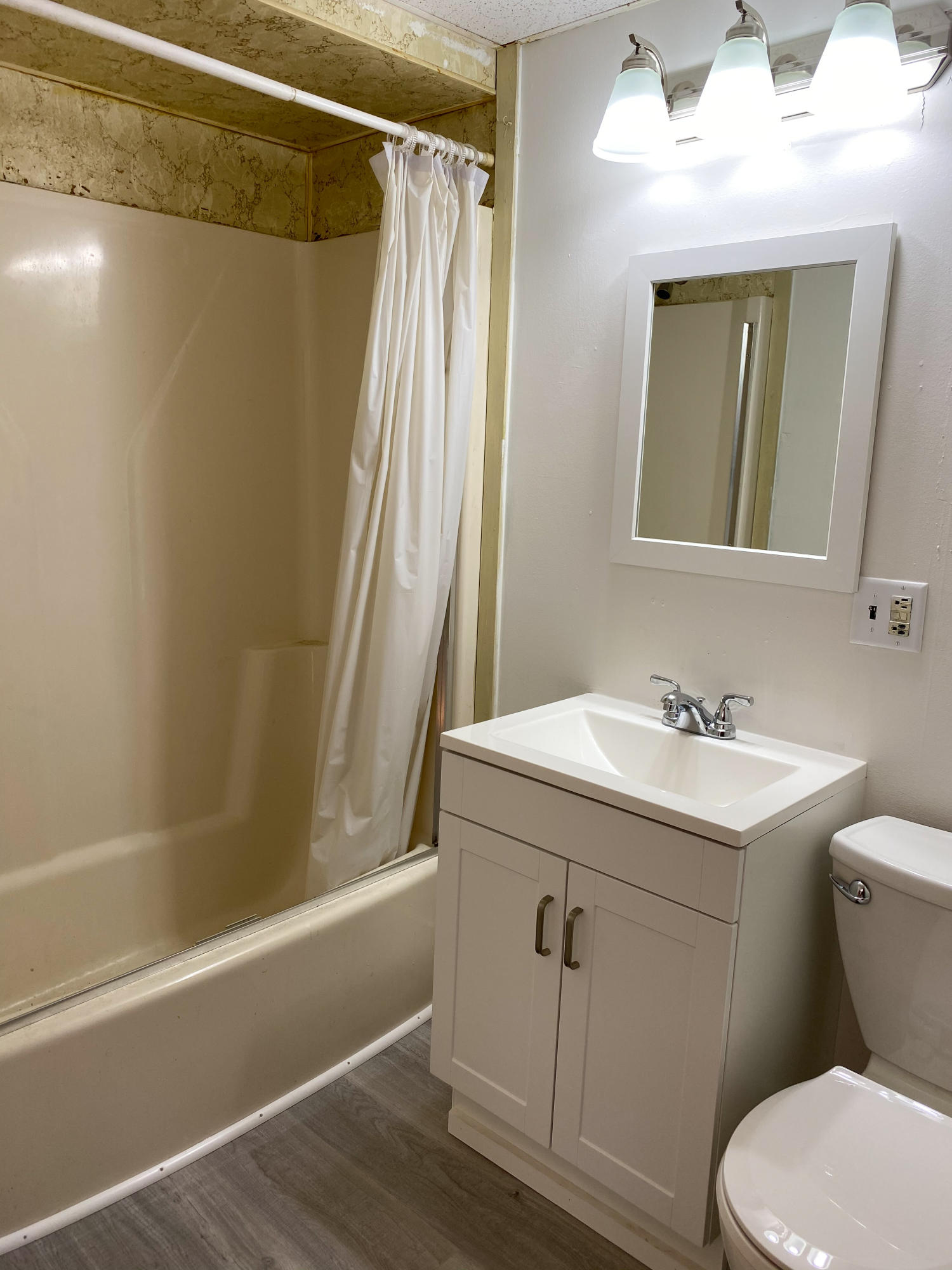 606-608 Main Road North Hampden, ME 04444 - Photo 8 of 62 606 Apartment 2