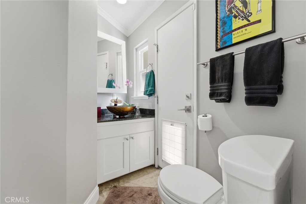 1805 Canyon Road Redlands, CA 92373 - Photo 47 of 61 a bathroom with a toilet a sink and mirror