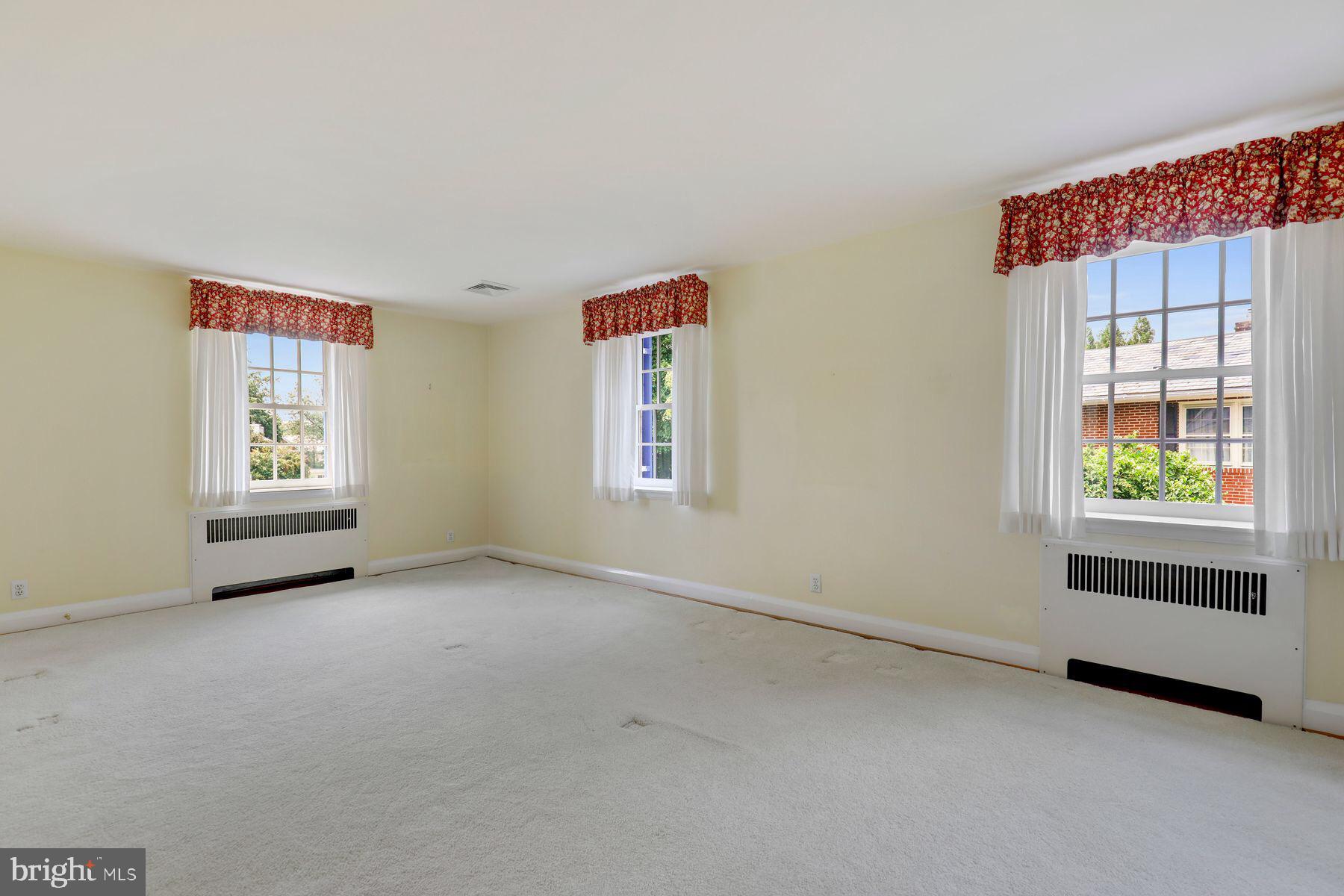 6301 Boxwood Road Baltimore, MD 21212 - Photo 16 of 37 Spacious master bedroom