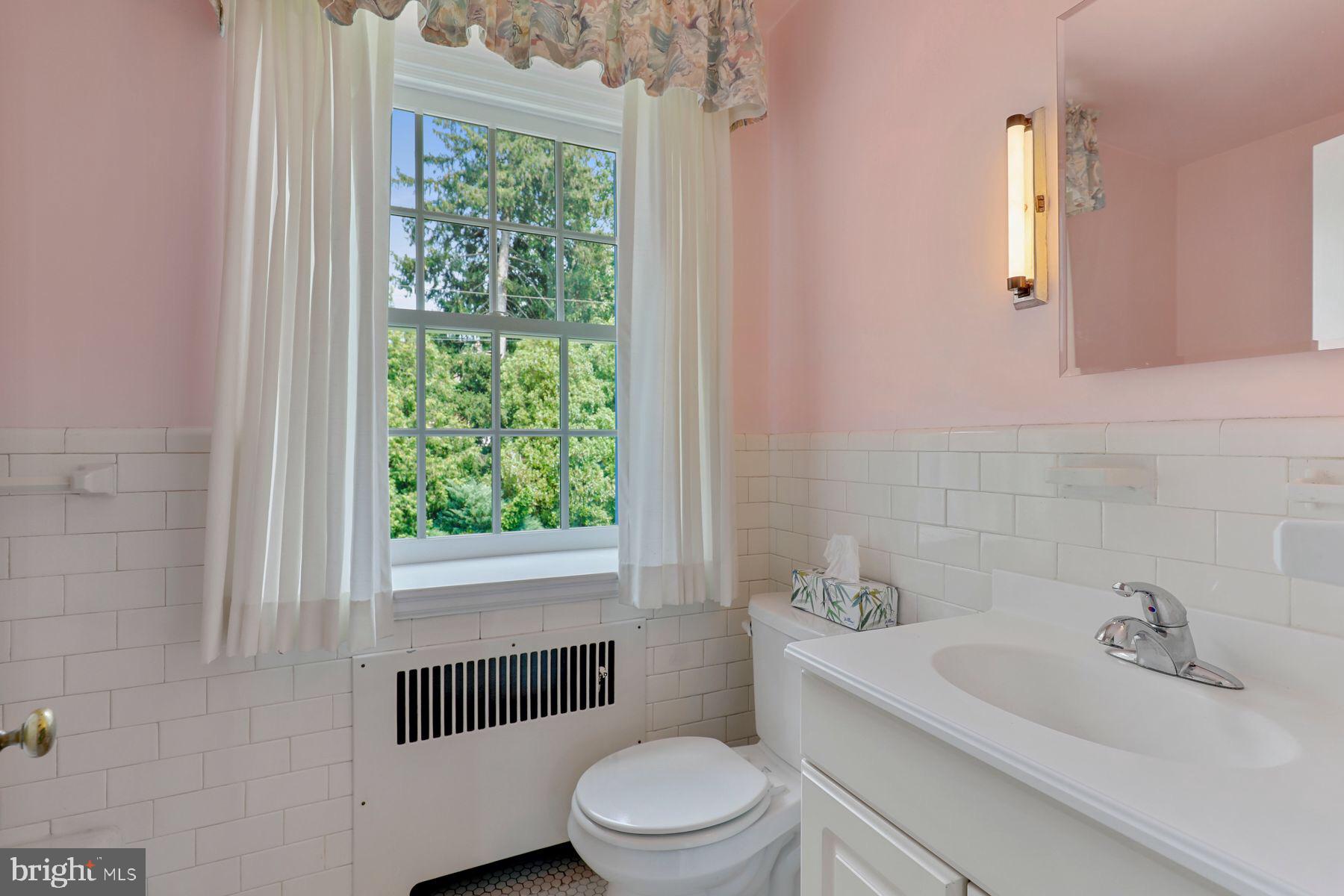 6301 Boxwood Road Baltimore, MD 21212 - Photo 23 of 37 Hall Bath