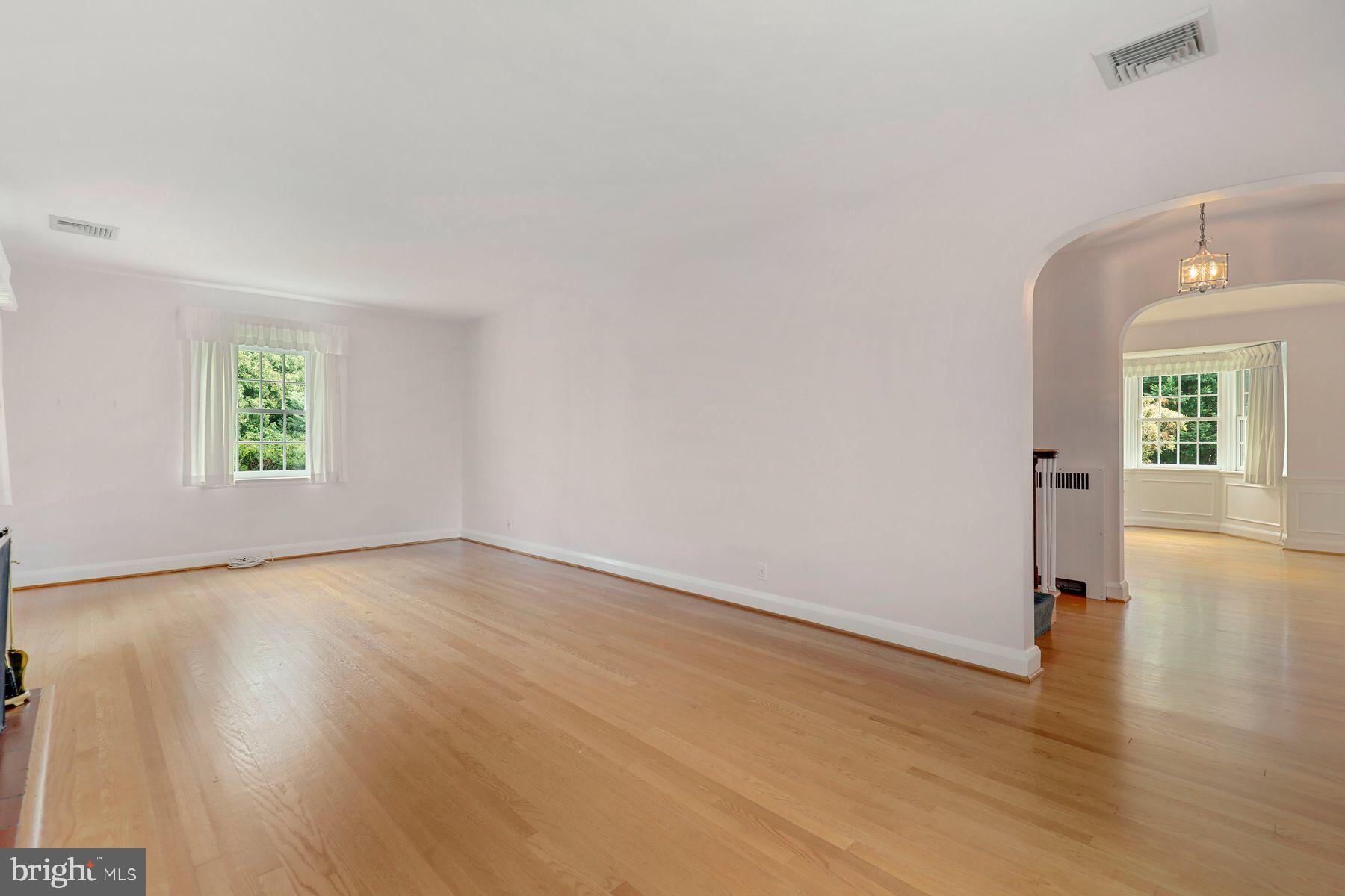 6301 Boxwood Road Baltimore, MD 21212 - Photo 5 of 37