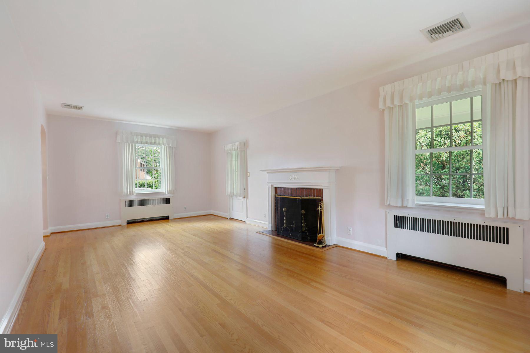 6301 Boxwood Road Baltimore, MD 21212 - Photo 6 of 37