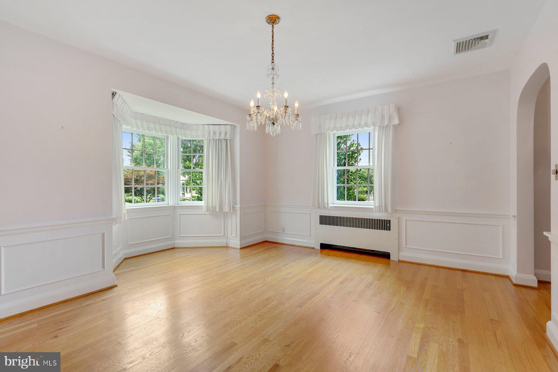6301 Boxwood Road Baltimore, MD 21212 - Photo 8 of 37