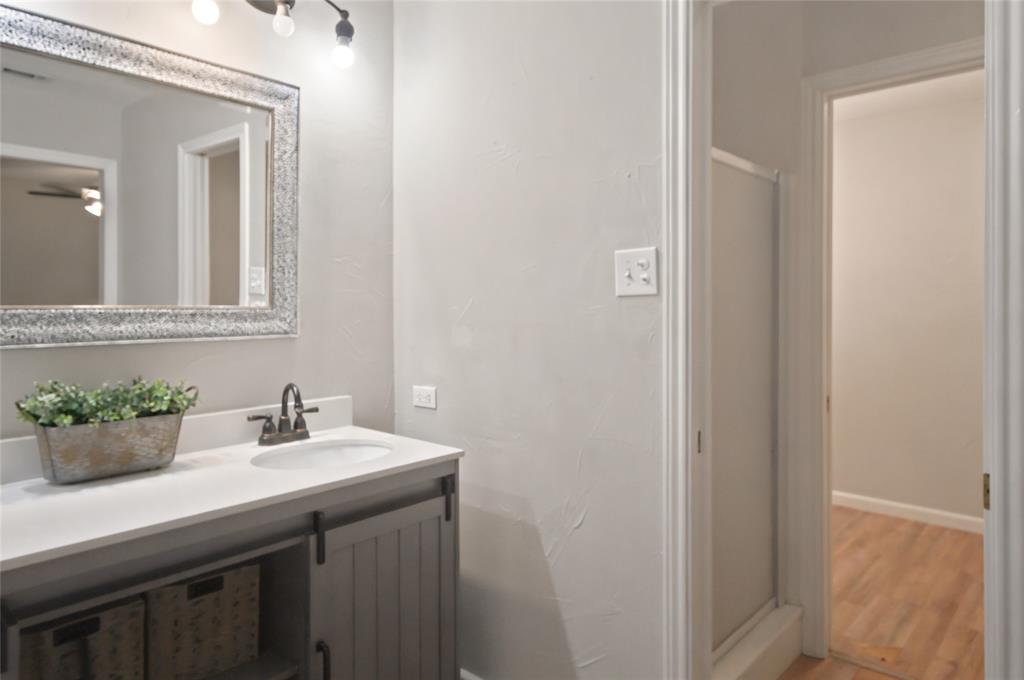 808 Hilltop Drive Weatherford, TX 76086 - Photo 13 of 25 Gallery Image 13