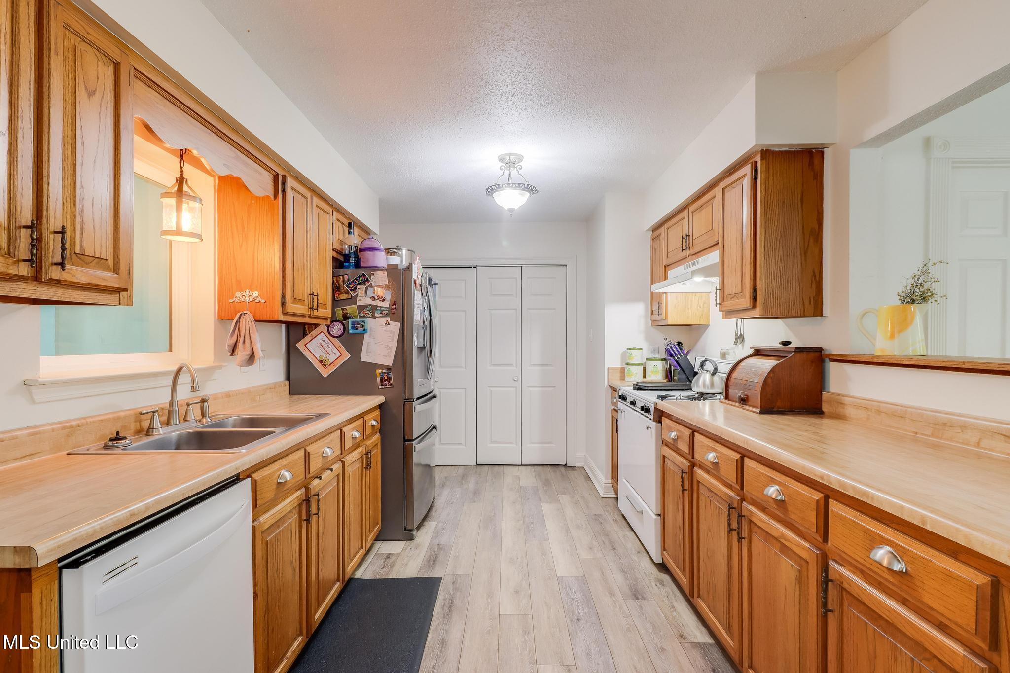 236 Alexander Road Long Beach, MS 39560 - Photo 3 of 21 3