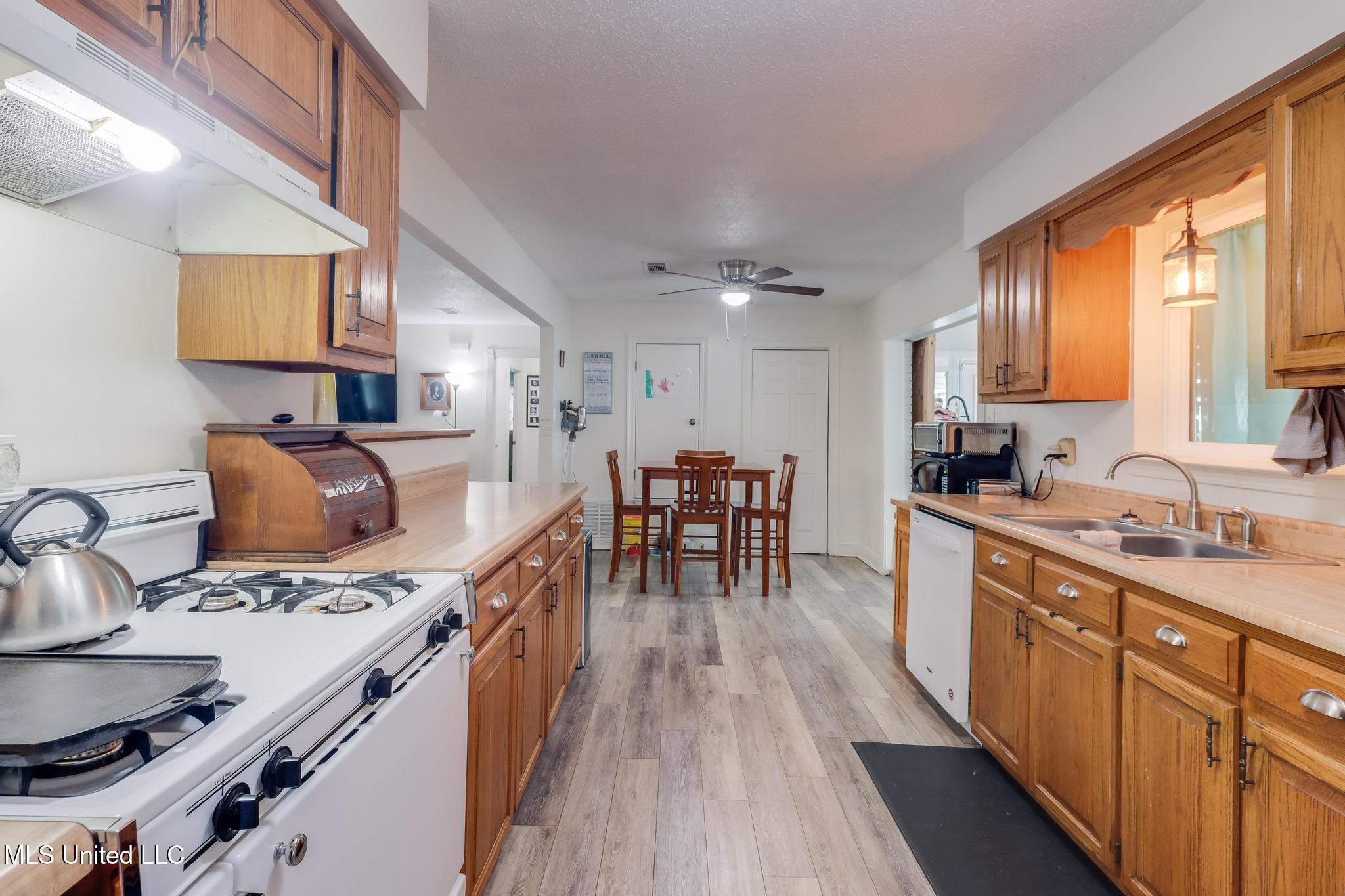 236 Alexander Road Long Beach, MS 39560 - Photo 4 of 21 4