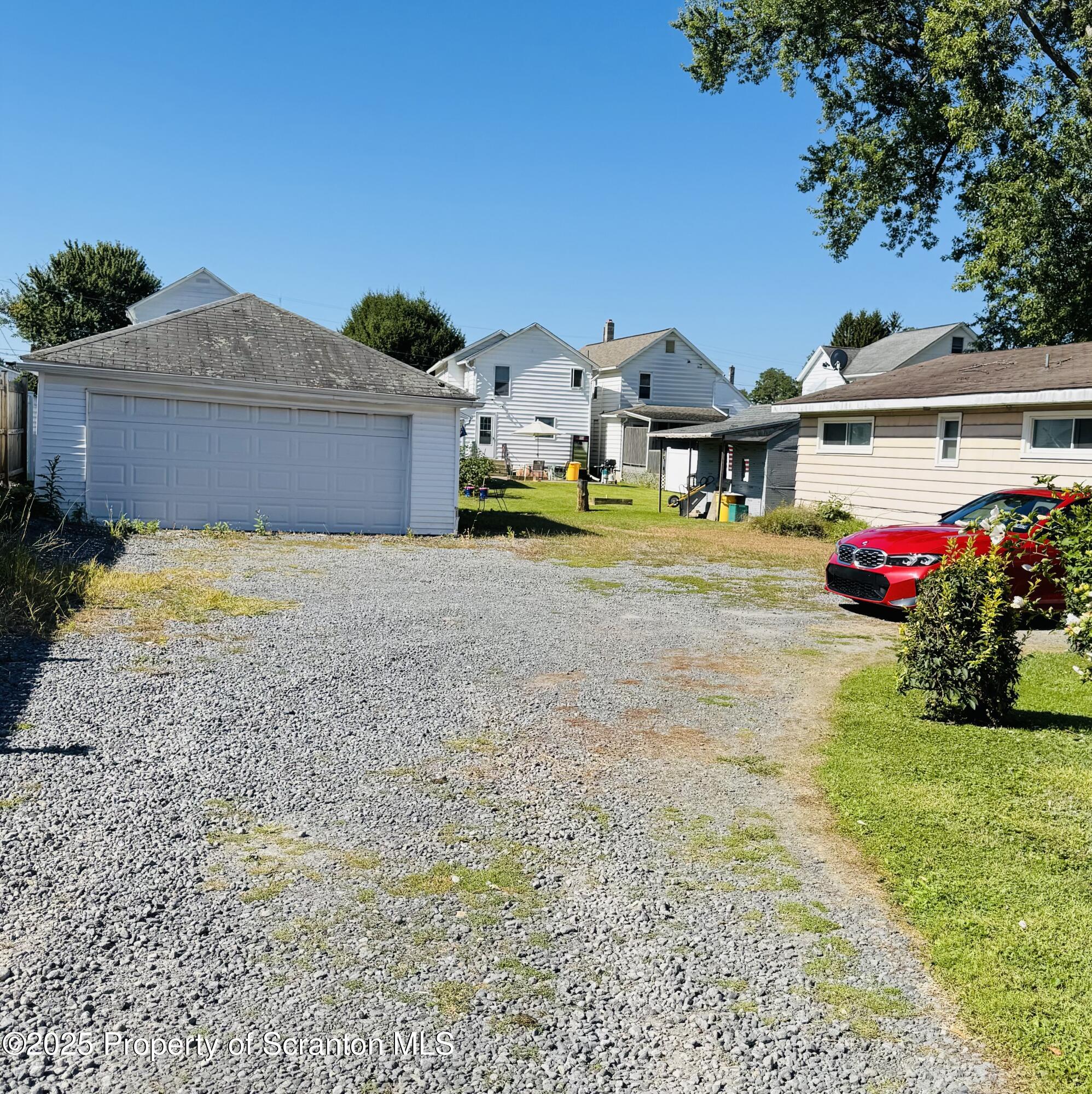 608 Oak Street, Unit 1 Old Forge, PA 18518 - Photo 2 of 9 IMG_1077