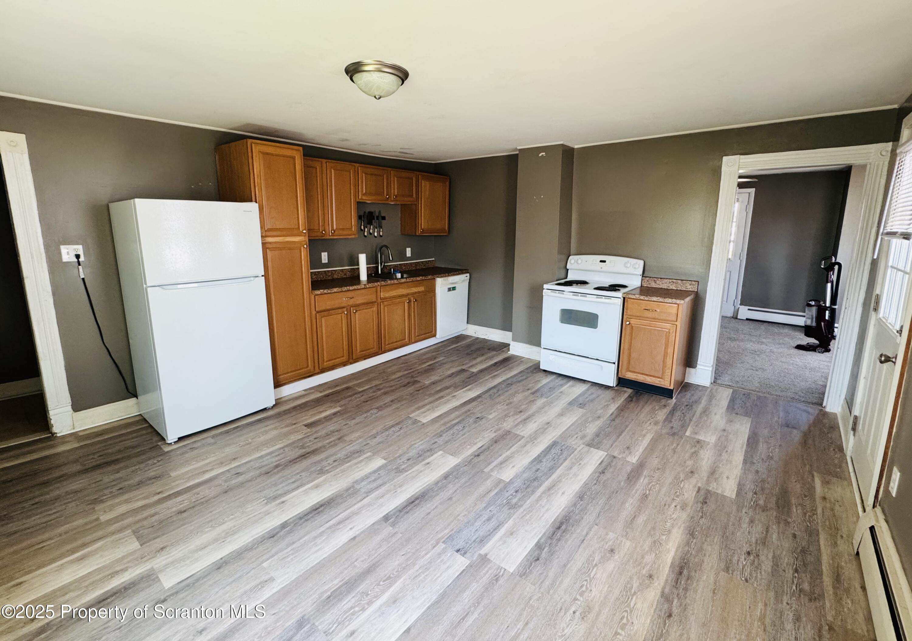 608 Oak Street, Unit 1 Old Forge, PA 18518 - Photo 4 of 9 IMG_9581