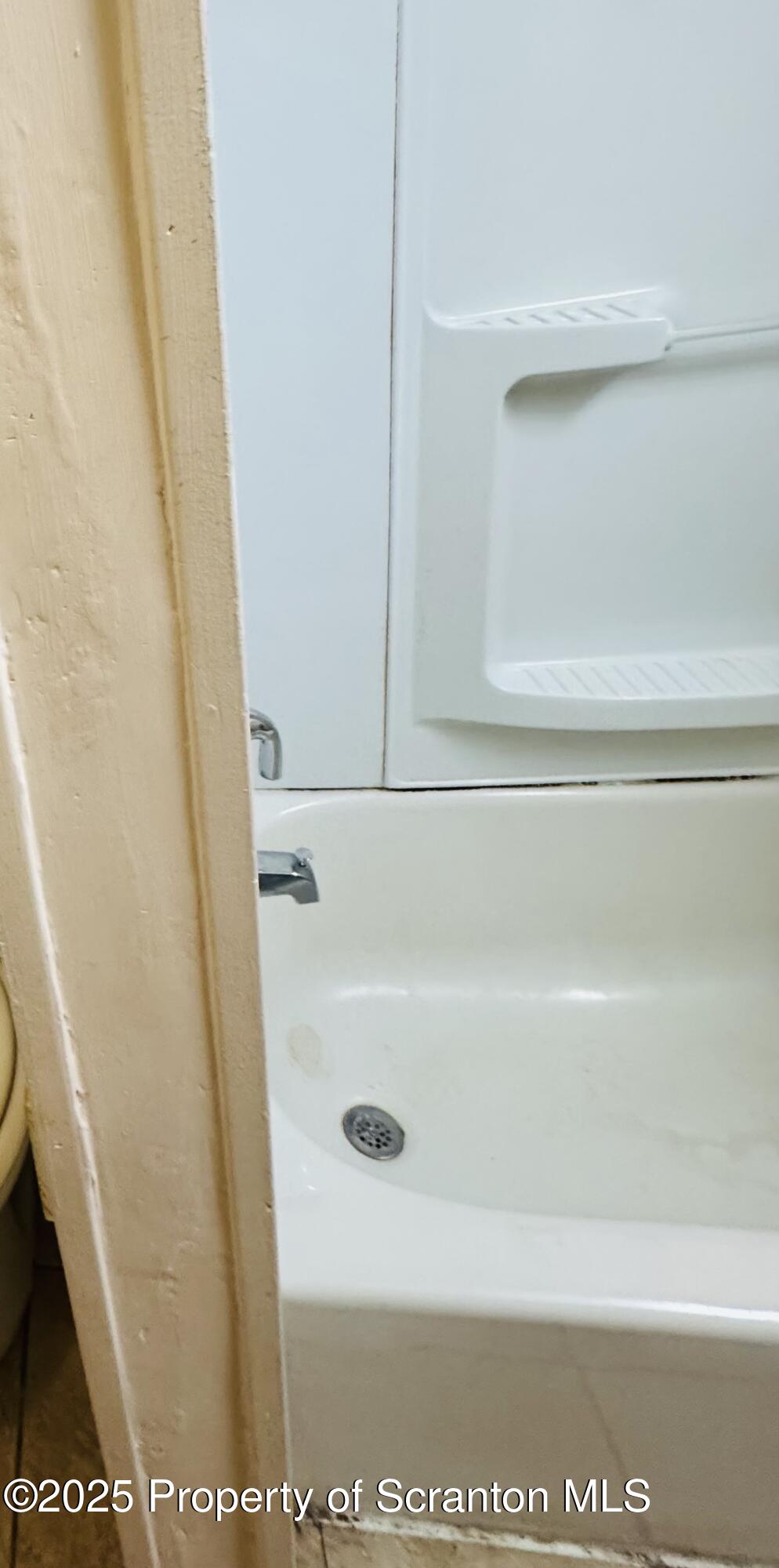 608 Oak Street, Unit 1 Old Forge, PA 18518 - Photo 8 of 9 IMG_1076