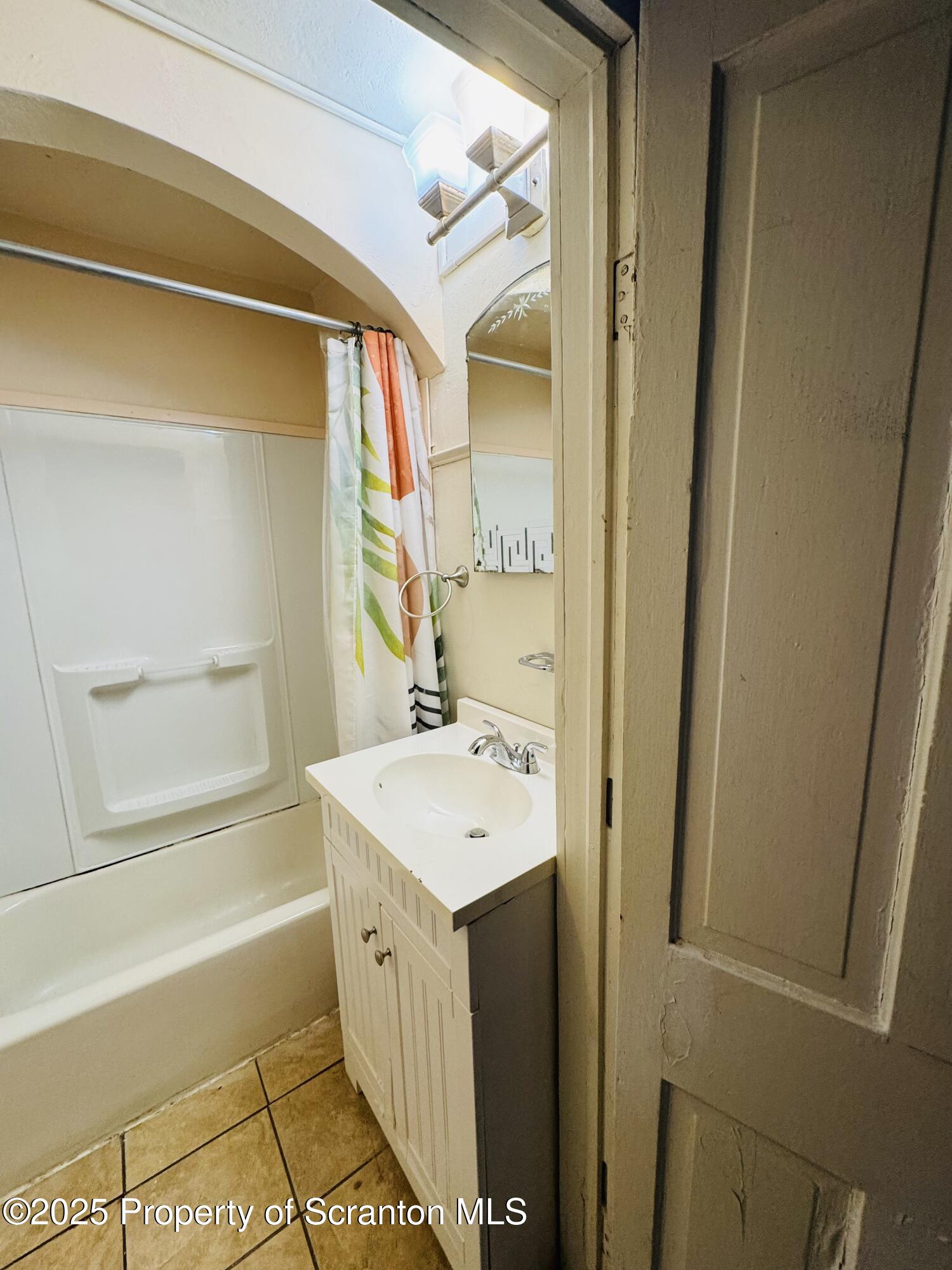 608 Oak Street, Unit 1 Old Forge, PA 18518 - Photo 9 of 9 IMG_1075