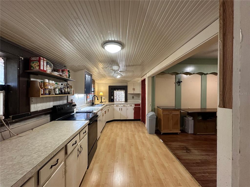 513 West Main Street Wauchula, FL 33873 - Photo 23 of 43 a view of a living room and kitchen