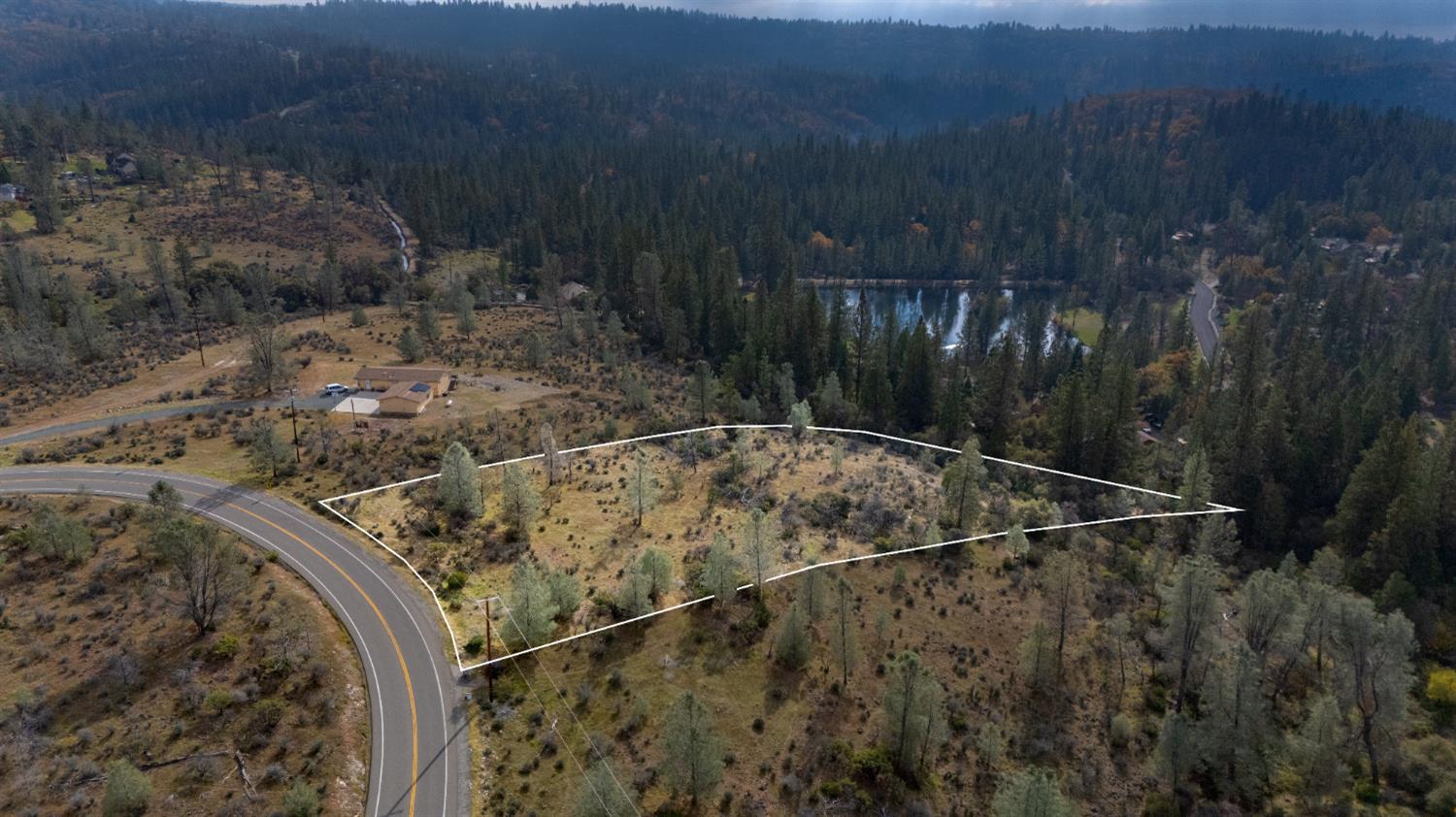 12137 Newtown Road Nevada City, CA 95959 - Photo 6 of 34 a view of a backyard