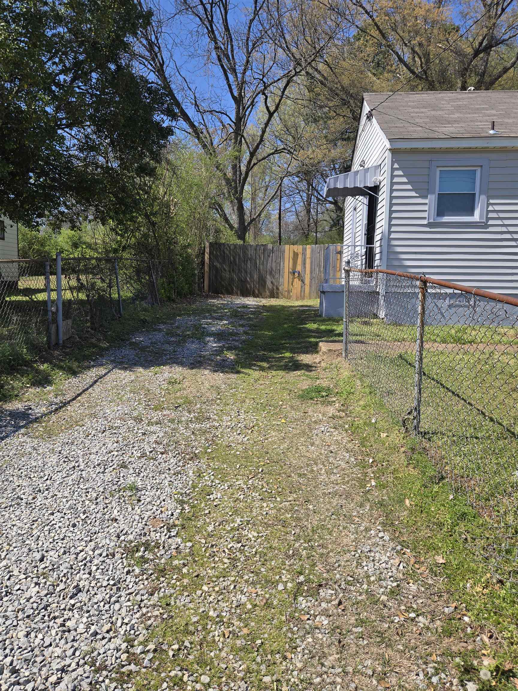 4753 Berta Road Memphis, TN 38109 - Photo 3 of 15