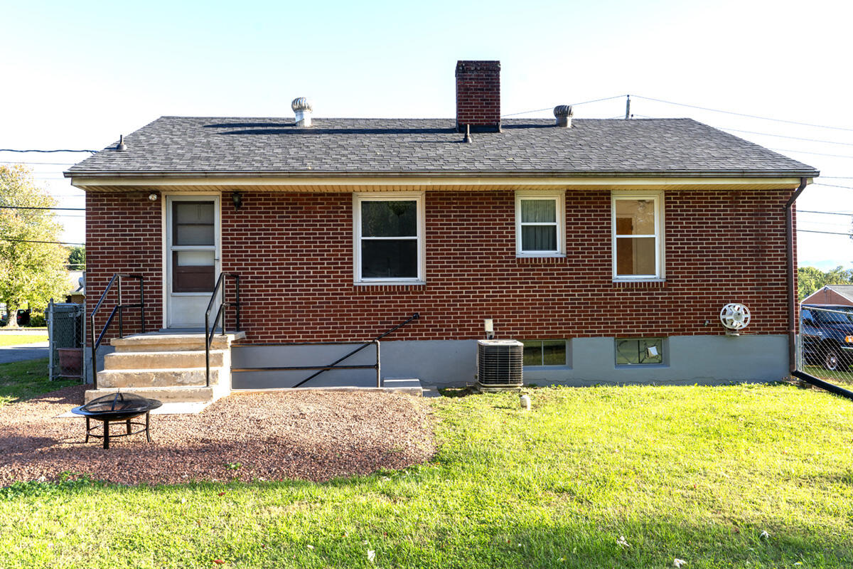 1667 Reece Road Salem, VA 24153 - Photo 3 of 11 MLS Back2 RLB01764
