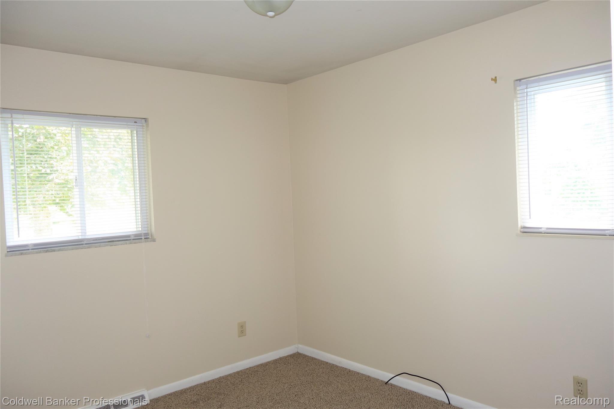 6657 Waldon Road Clarkston, MI 48346 - Photo 5 of 27 Newly carpeted Master Bedroom has 2 large windows and plenty of light