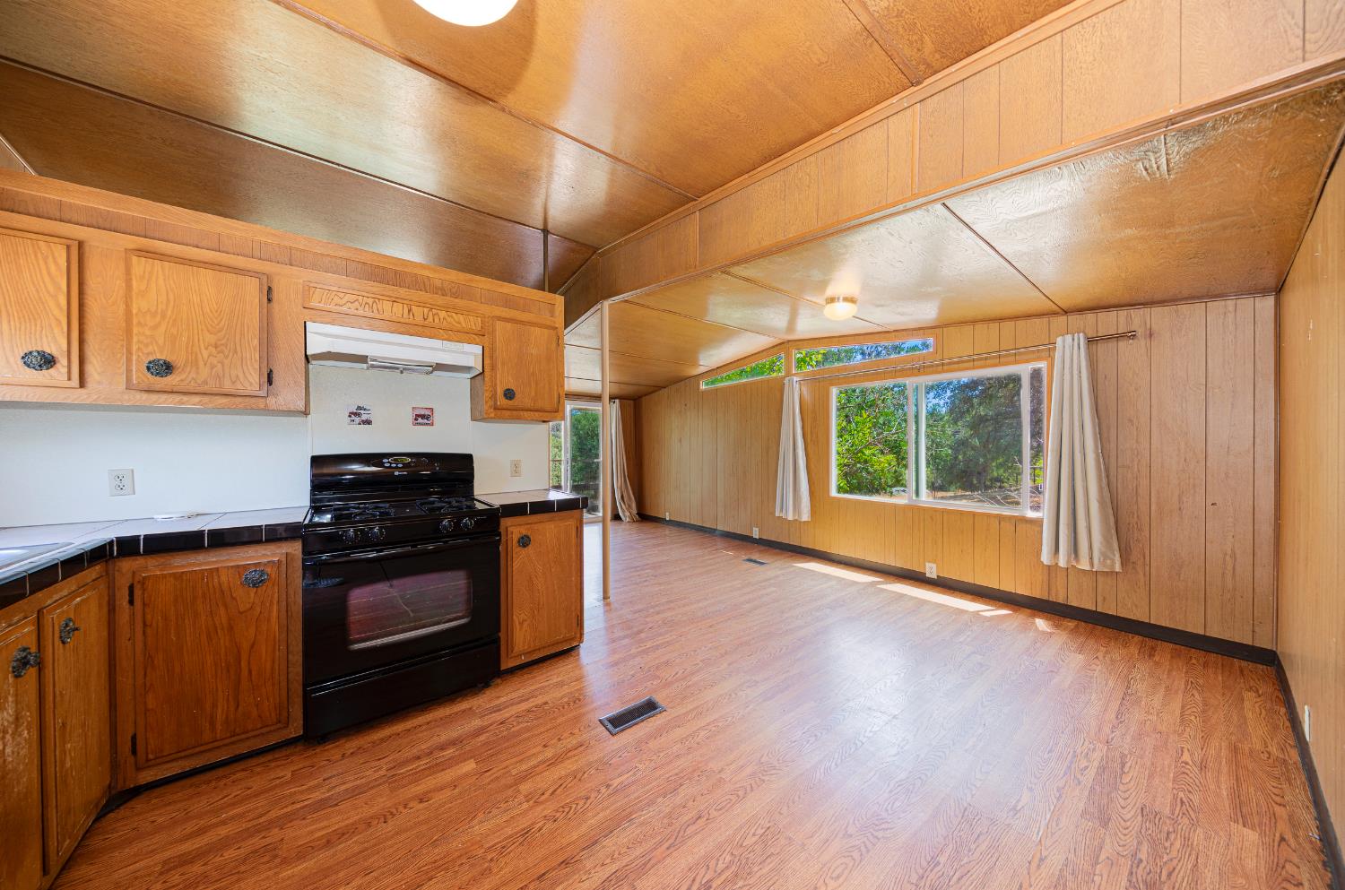 4482 Hirsch Road Mariposa, CA 95338 - Photo 61 of 83 Kitchen & dining area