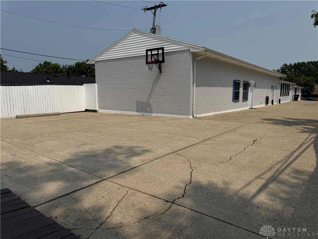 523 Newport Road Xenia, OH 45385 - Photo 4 of 43